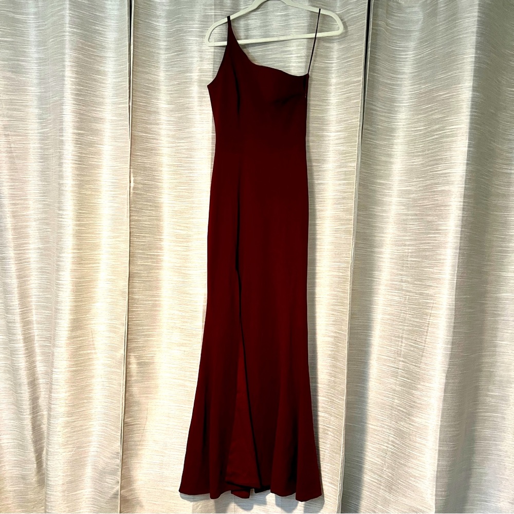 Dress the Population Bridal Prom “Amy” dress in burgundy